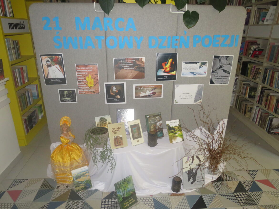 Zdjęcie przedstawia dekorację z okazji światowego dnia poezji